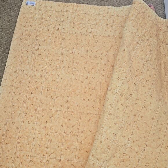 Patchwork Quilt with Floral Patterns Approximately 64by72" - Picture 2 of 6